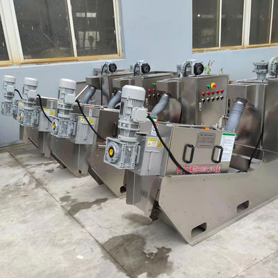 ブタおよび鶏の肥料の手回し締め機は排水に機械で造る統合されて泥をつける