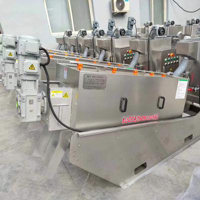 ブタおよび鶏の肥料の手回し締め機は排水に機械で造る統合されて泥をつける