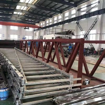 下水処理のために横のステンレス鋼の走行の泥のスクレーパー