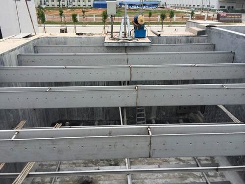 最下の沈積物スクレーパーの交換