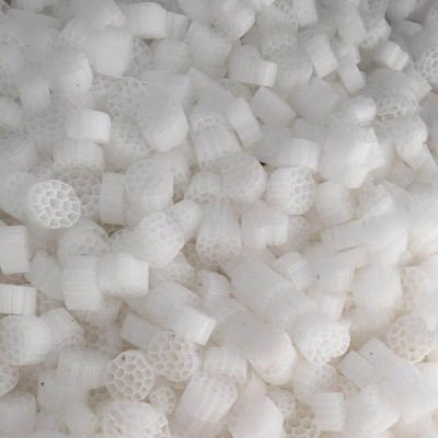 MBBRは-ベッドの注入口k1k2k3の通気タンク膜文化生物的キャリアの汚水処理フィルター材料を流動性にした
