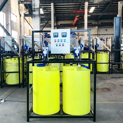 統合された縦型 PE 自動薬液注入システム 500L/H