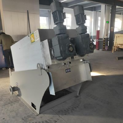 印刷し、染まる工場のための90-150kg/H手回し締め機の沈積物の排水機械
