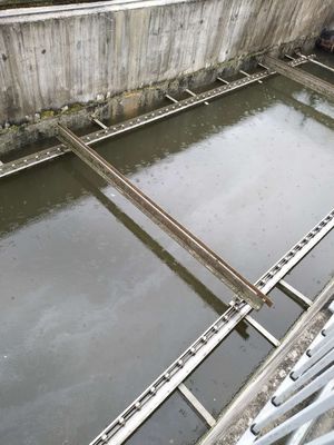 4.5m走行橋沈積物スクレーパーの非金属チェーン版摩擦材料