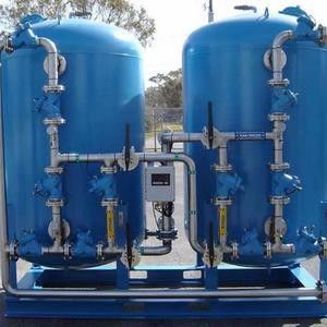 化学排水処理タンク、青い排水処理装置